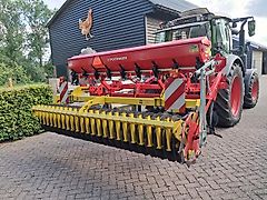 Pöttinger Syncro 3020 cultivator met zaaibak
