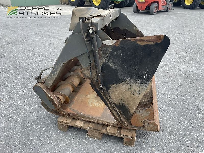 Futterverteilschaufel mit Weidemannaufnahme