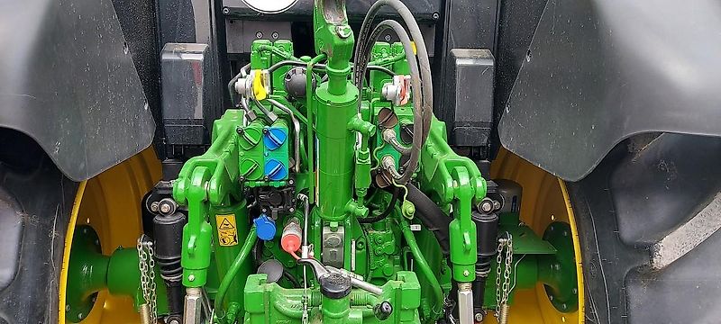 John Deere 6120M + 623R Frontlader