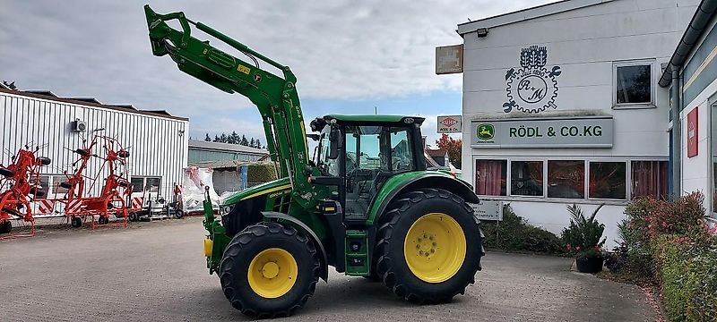John Deere 6120M + 623R Frontlader