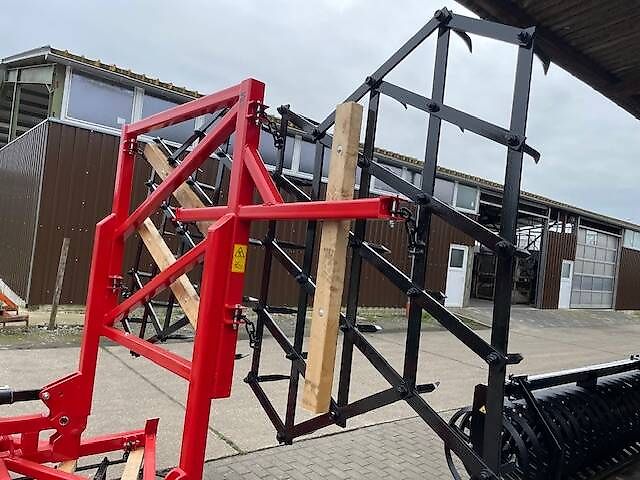 BM Maschinenbau Ackeregge / Egge 5,6m 2-reihig mit Holzauflage und Beleuchtung