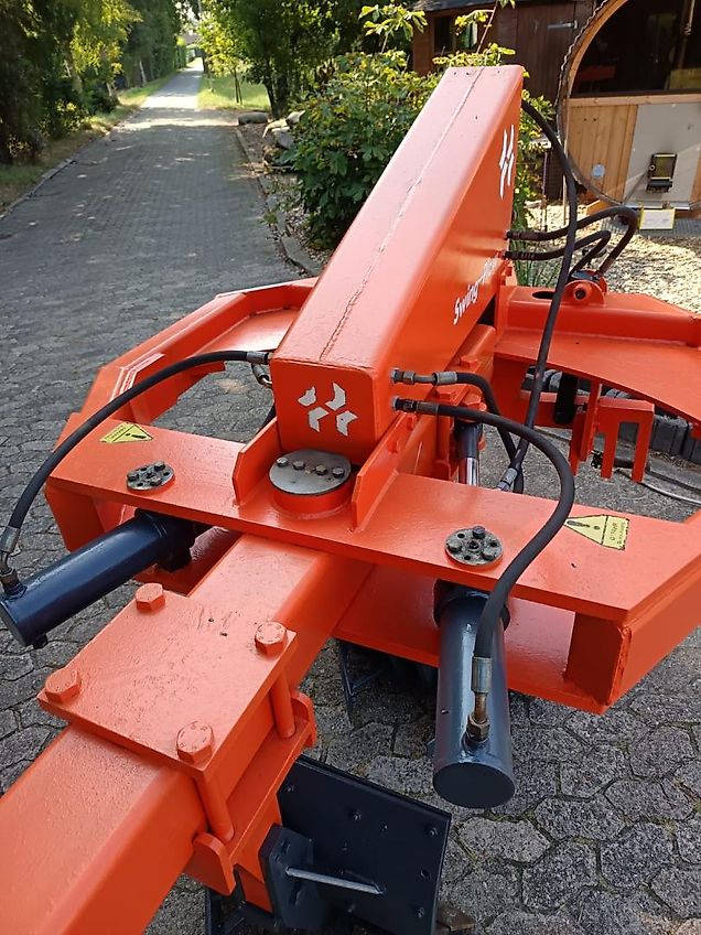 Howard Kein Lemken Schwenkpflug 4 scharig Howard SPS4 mit 180 cm Arbeitsbreite für Schlepper ab 80PS hydraulische Schnittbreitenverstellung rationeles Pflügen mit Hoher Flächenleistung ideal für Biobetriebe zur Beikrautbekämpfung mit 5 cm Schältiefe