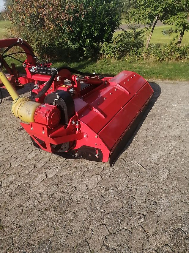 Tehnos Thenos Seitentmulcher Tehnos MB Profi LW220R Arbeitsbreite 220cm Gewicht 1042kg Seitenverschiebung 140cm 55 Grad in Gräben & 90 Grad für Wegeränder