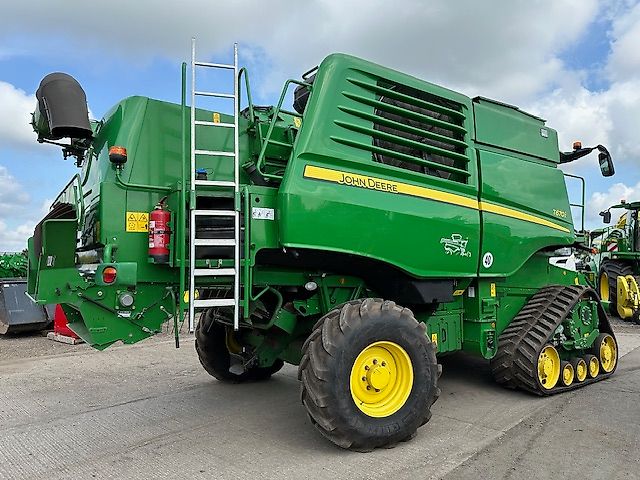 John Deere T670i