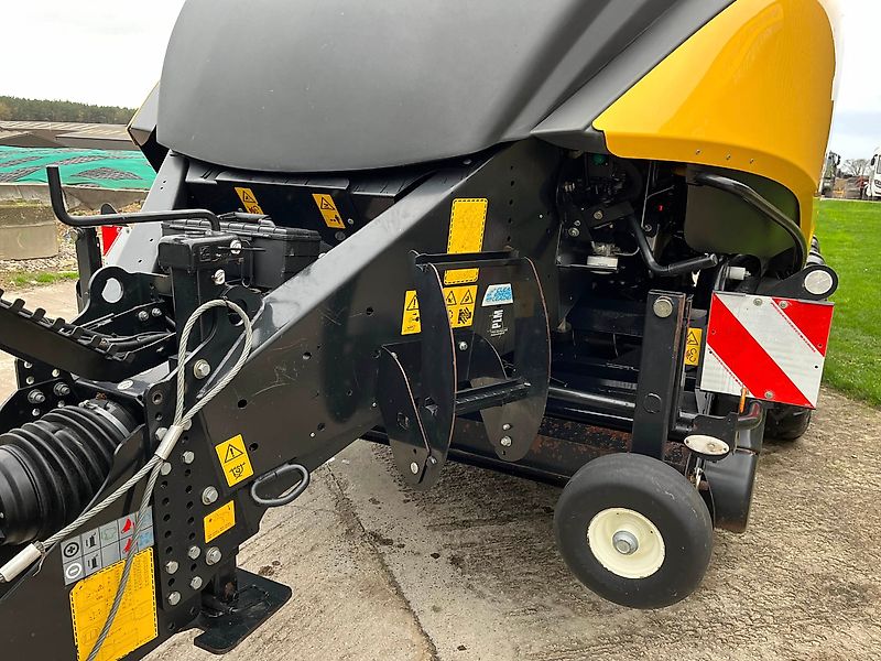 New Holland Agriculture New Holland BB1290 Plus Square Baler For Sale