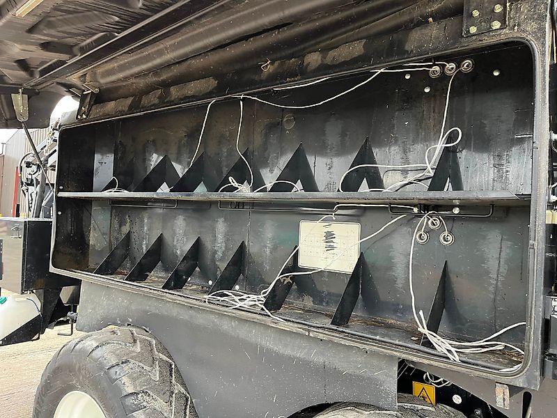 New Holland Agriculture New Holland BB1290 Plus Square Baler For Sale