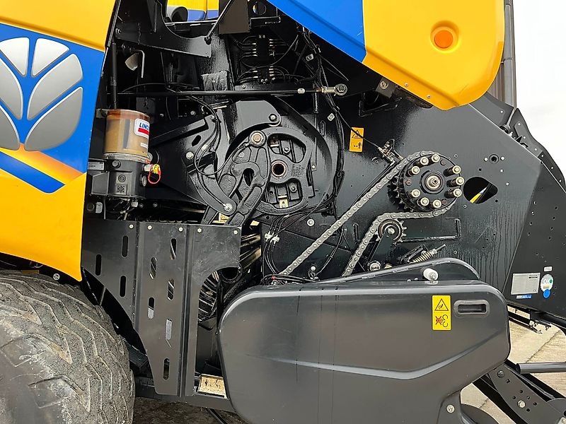 New Holland Agriculture New Holland BB1290 Plus Square Baler For Sale