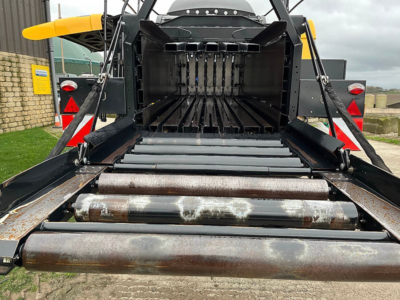 New Holland Agriculture New Holland BB1290 Plus Square Baler For Sale