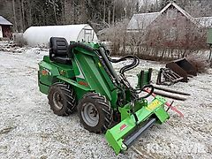 Kompaktlastare Avant 320 med Vedkkyv & flera redskap