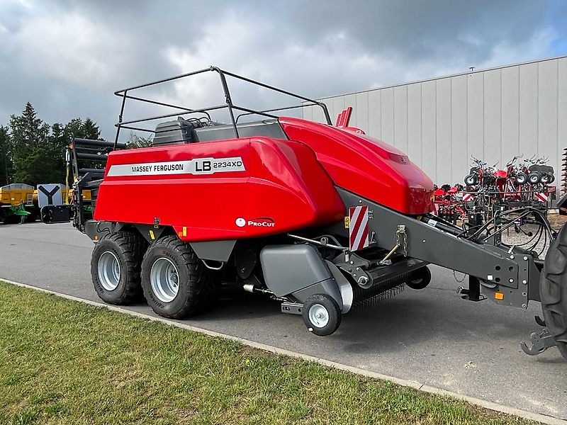 Massey Ferguson MF 2234 XDTC mit Schneidwerk "NEW"