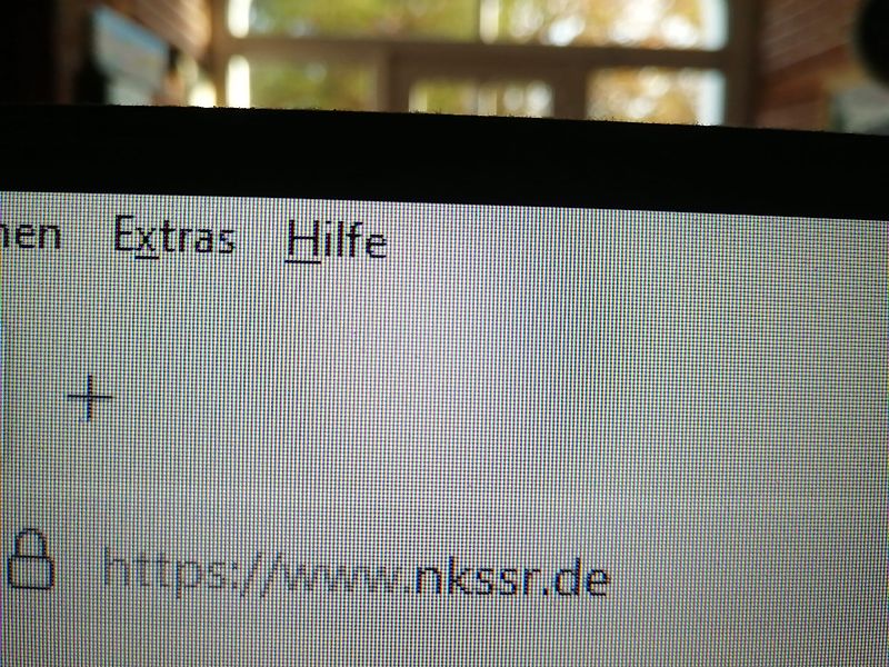 Howard Becker/Kongskilde davor Howard Howard Rollhacke 8 reihig hydraulische Klappung bis 600 cm Arbeitsbreite mit Scheibensechen zur exakten Spurführung