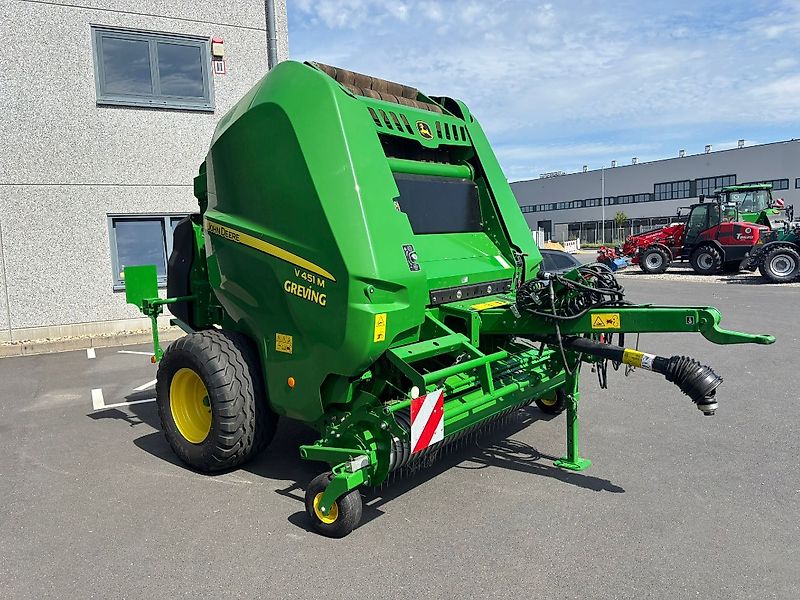 John Deere V451M