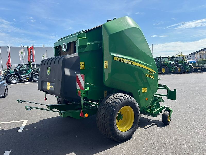John Deere V451M