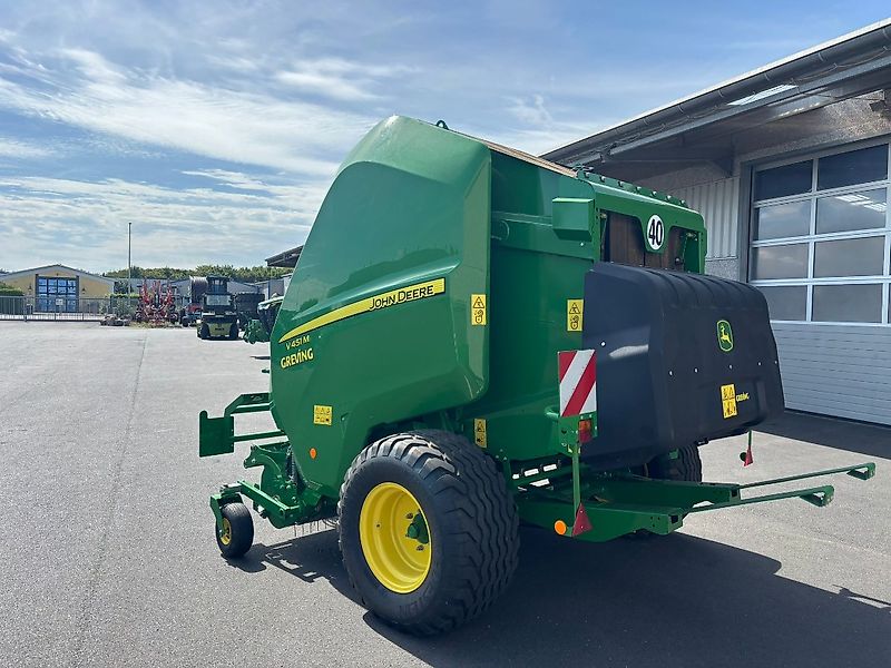 John Deere V451M