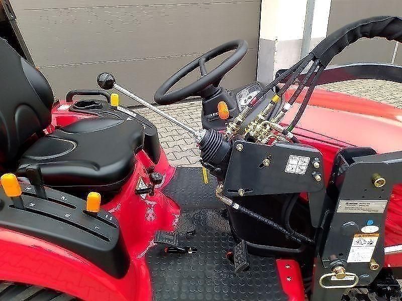 Branson 1905 H mit Frontlader BL 90