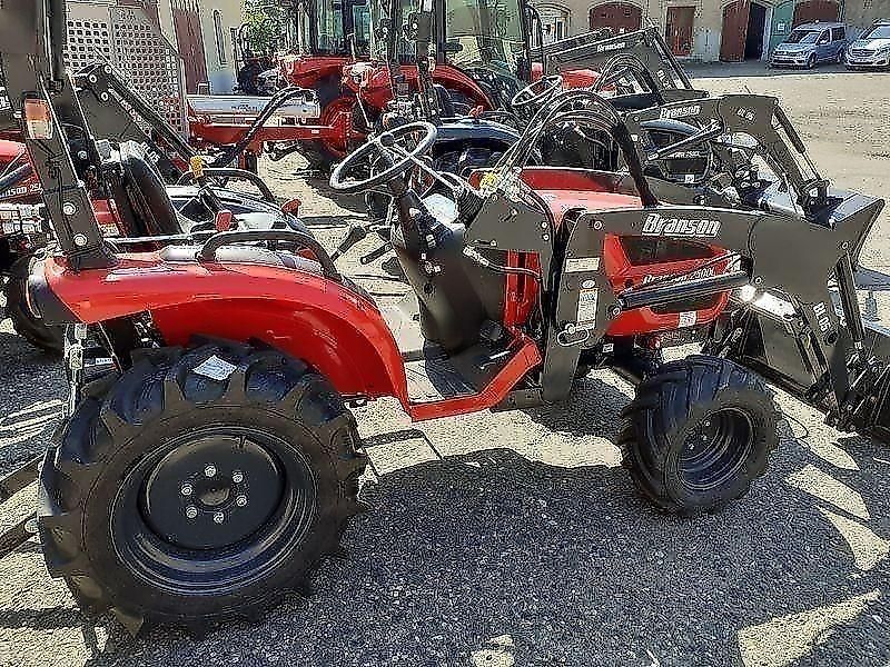 Branson 1905 H mit Frontlader BL 90