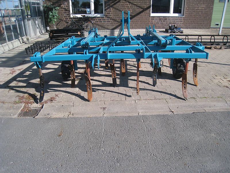 BM Maschinenbau Grubberumbau Generalüberholung, Nachrüstung mit Walze u./o. Zustreicher, Lackierung