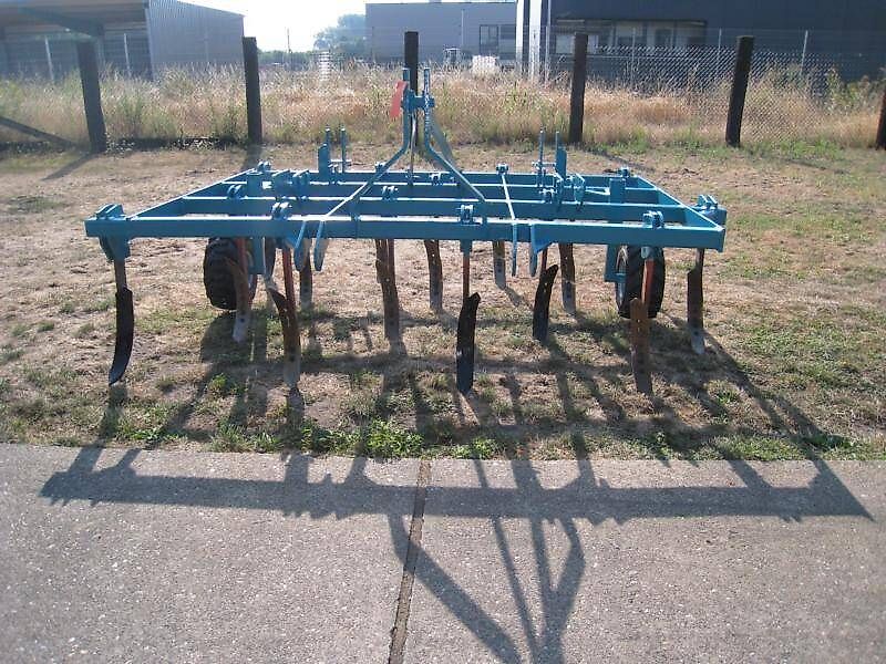 BM Maschinenbau Grubberumbau Generalüberholung, Nachrüstung mit Walze u./o. Zustreicher, Lackierung