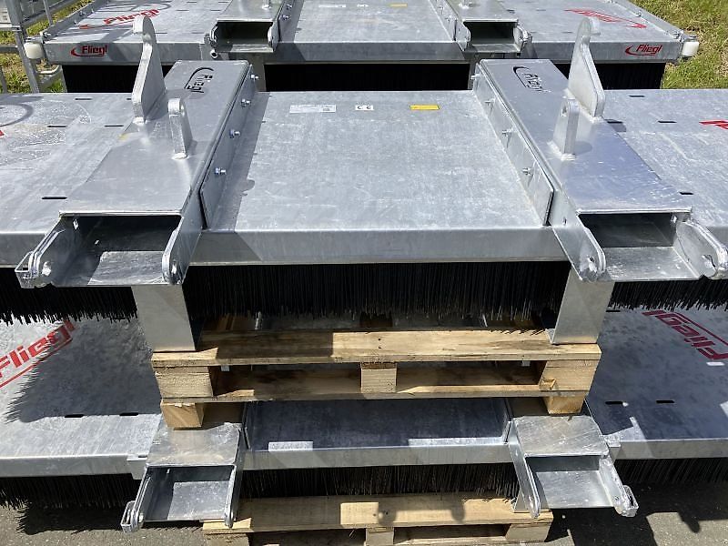 Fliegl KEHRBESEN LÖWE 2.500MM