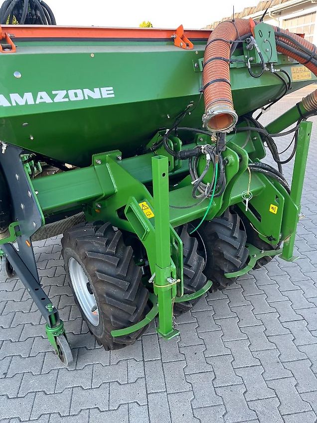 Amazone Amazone Avant 3002 Säschine/ Fronttank Ftender 1600/ Precea 3000-1 Maisleger