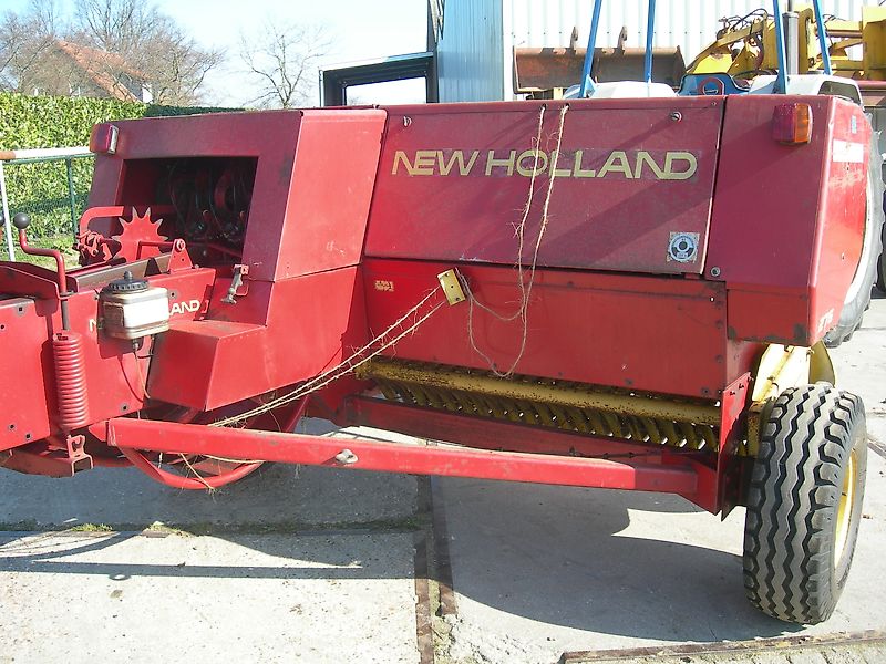 New Holland NH HAYLINER 276