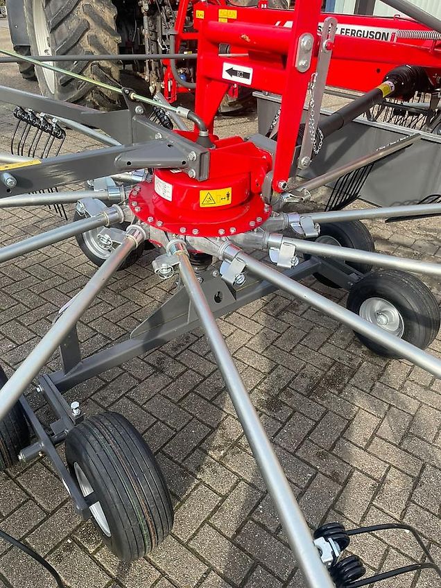 Massey Ferguson Schwader RK 802 TRC