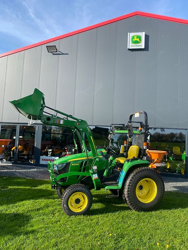 John Deere 3025 E & Frontlader 300 E