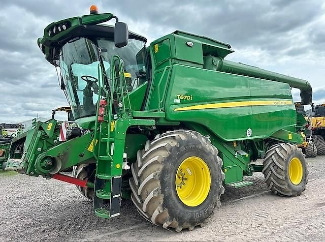 John Deere T 670 i