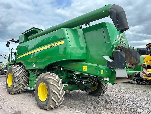 John Deere T 670 i