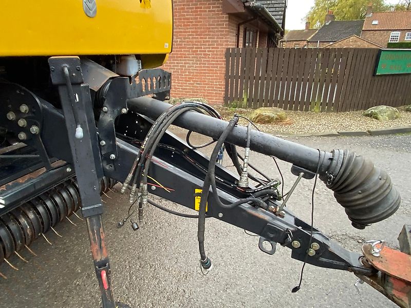 New Holland Agriculture USED New Holland RB150 Round Baler For Sale