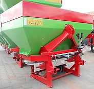 Strumyk Rozsiewacz nawozów 800 L/ Düngerstreuer mit Zweischeiben 800 l Tytan / Esparcidor de doble disco  800 L