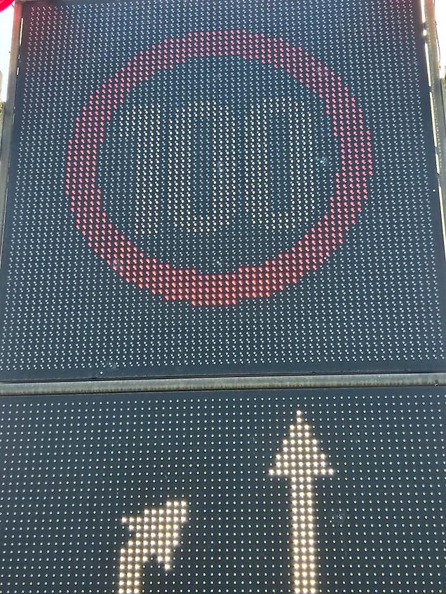 Trebbiner Horizont VWT Verkehrsleittafel Verkehrswarnanhänger Verkehrsleitanhänger Verkehrssicherungsanhänger Nissen Absperrtafel