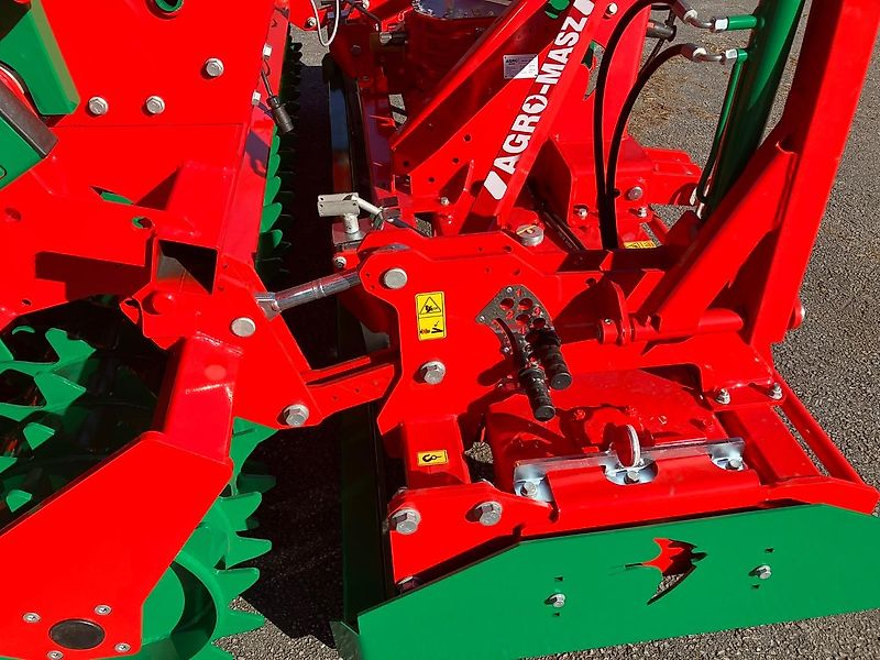 AGRO-MASZ Drillkombination KE +SN301 mit Doppelscheibenscharen und Andruckrollen