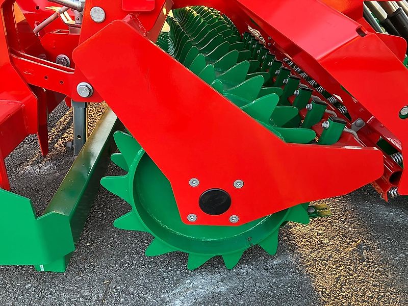 AGRO-MASZ Drillkombination KE +SN301 mit Doppelscheibenscharen und Andruckrollen