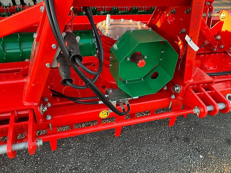AGRO-MASZ Drillkombination KE +SN301 mit Doppelscheibenscharen und Andruckrollen