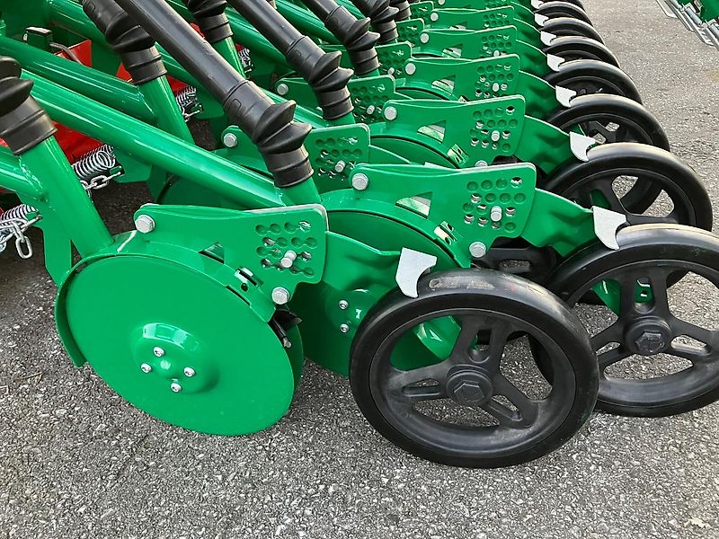 AGRO-MASZ Drillkombination KE +SN301 mit Doppelscheibenscharen und Andruckrollen