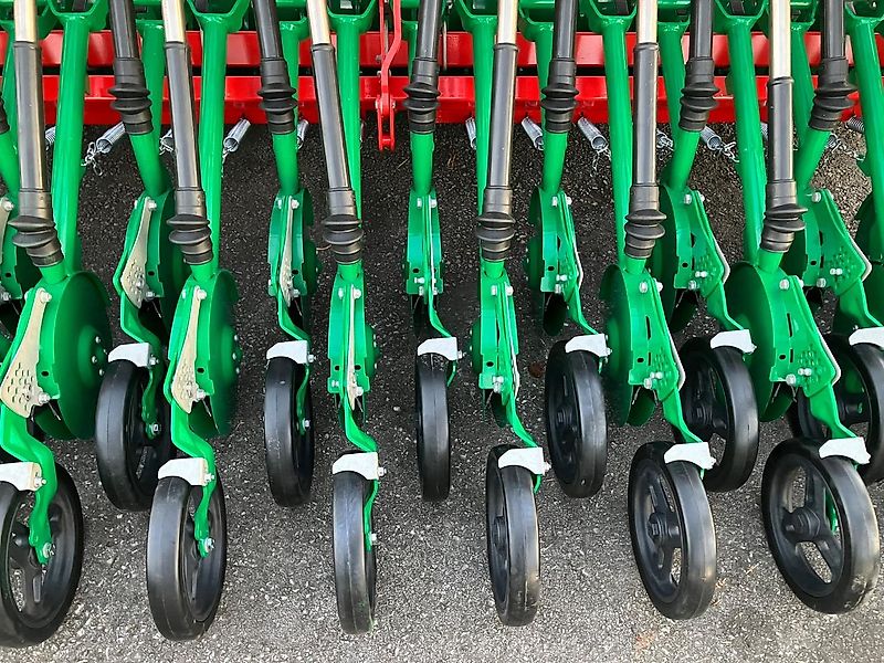 AGRO-MASZ Drillkombination KE +SN301 mit Doppelscheibenscharen und Andruckrollen