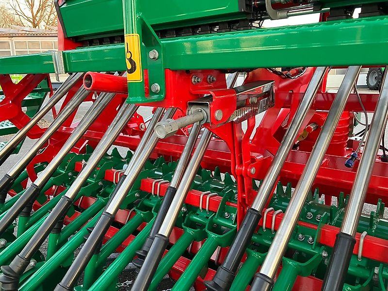 AGRO-MASZ Drillkombination KE +SN301 mit Doppelscheibenscharen und Andruckrollen