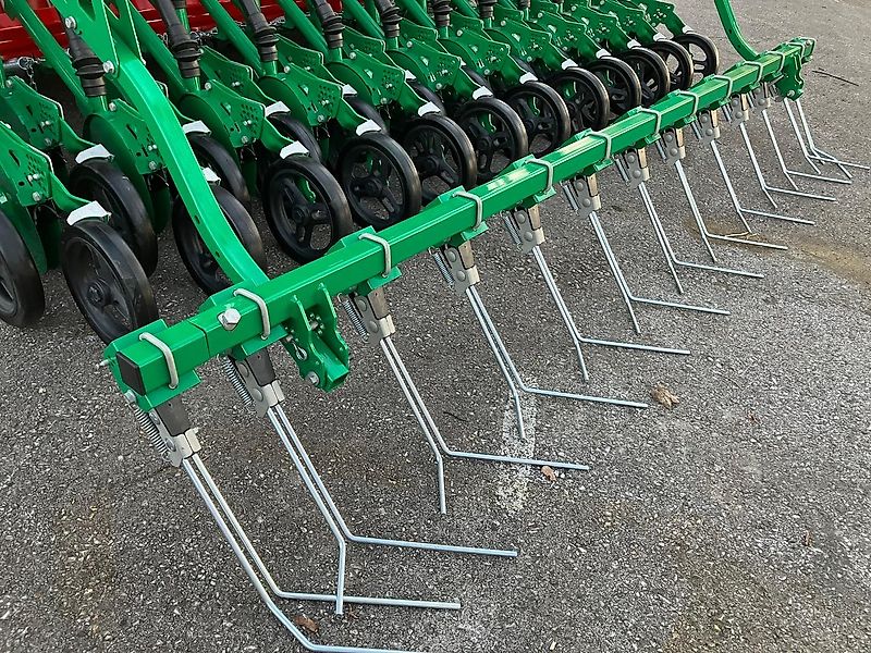 AGRO-MASZ Drillkombination KE +SN301 mit Doppelscheibenscharen und Andruckrollen