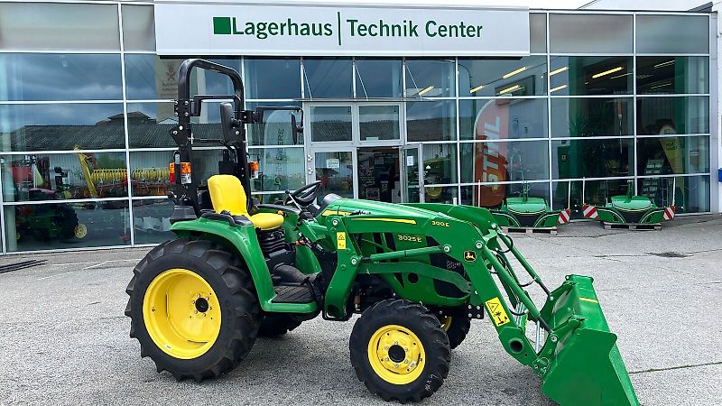 John Deere 3025E