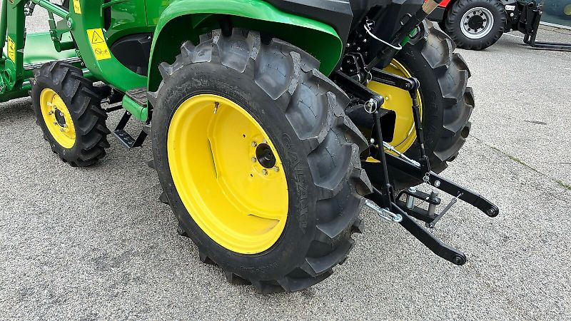 John Deere 3025E