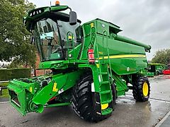 John Deere T560i Combine