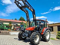 New Holland TL 100 Traktor mit Frontlader
