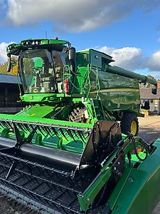 John Deere T670i