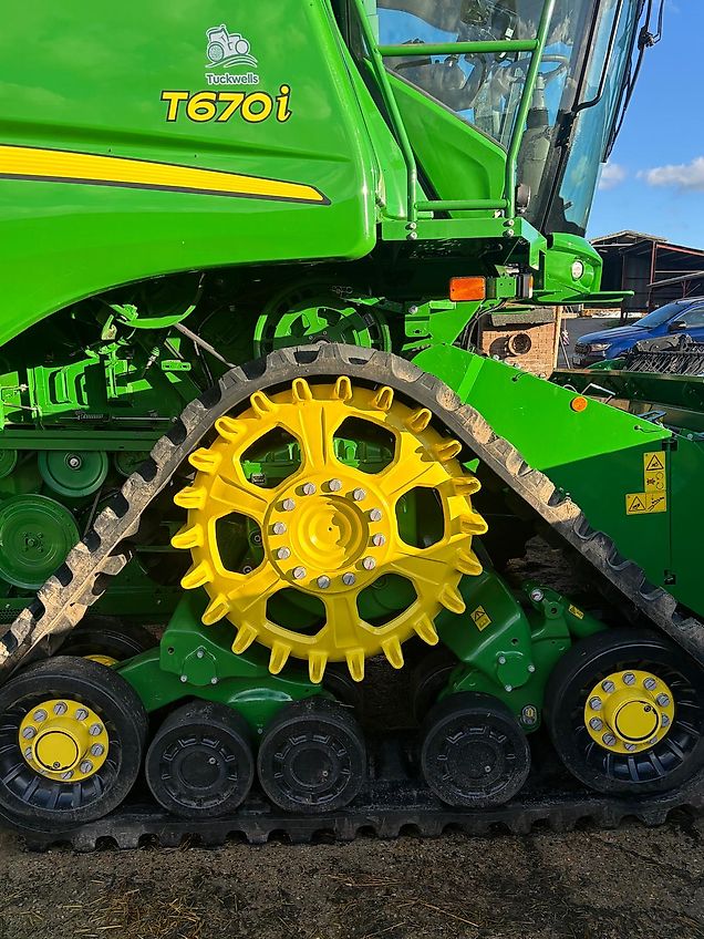 John Deere T670i